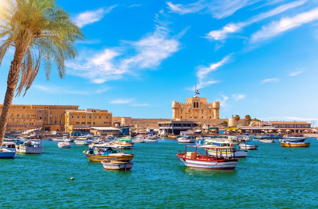 alexandria,harbour,,boats,near,qaitbay,fort,,point,of,the,famous