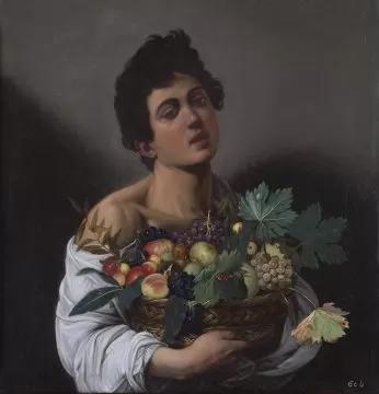 giovane con canestra di frutta
