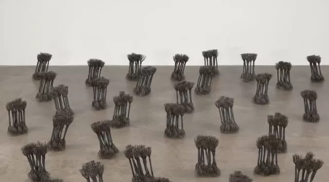 maren hassinger, leaning, 1980