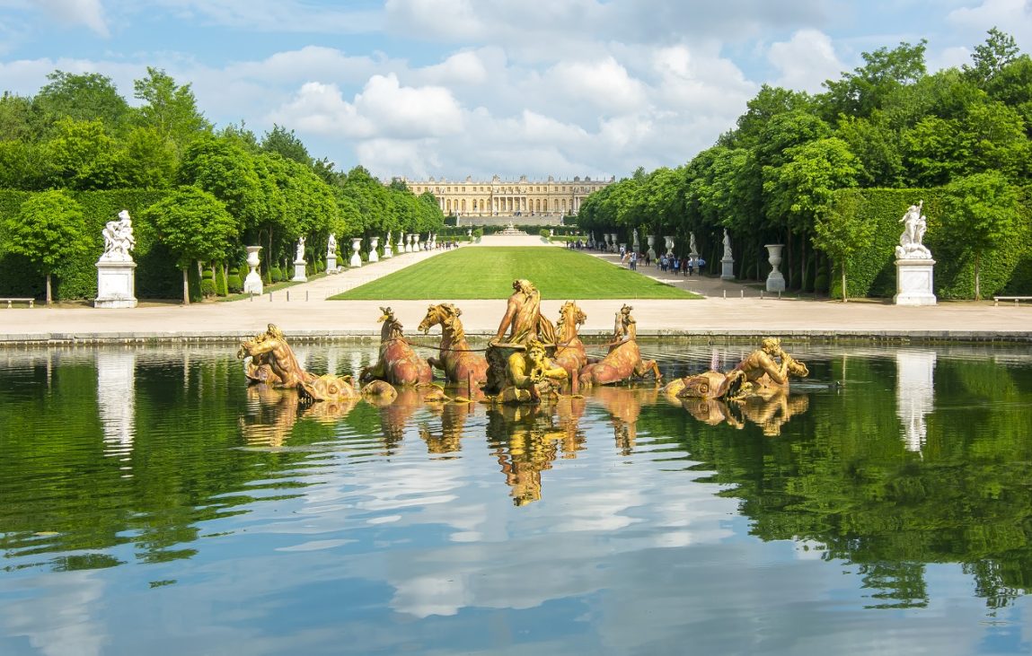 apollo,fountain,in,versailles,gardens,,paris,,france