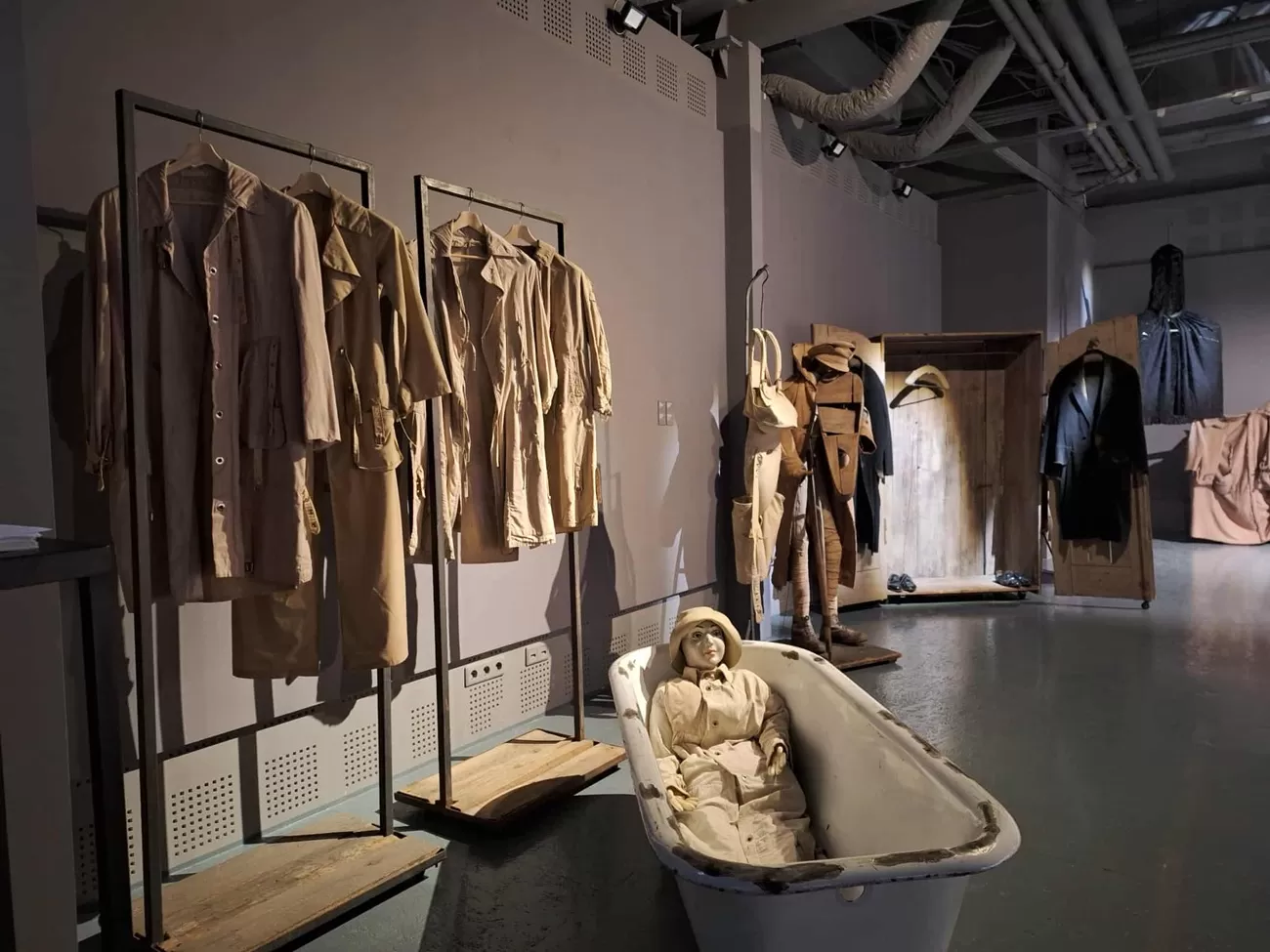 costum6, tadeusz kantor, mnac, curatorial