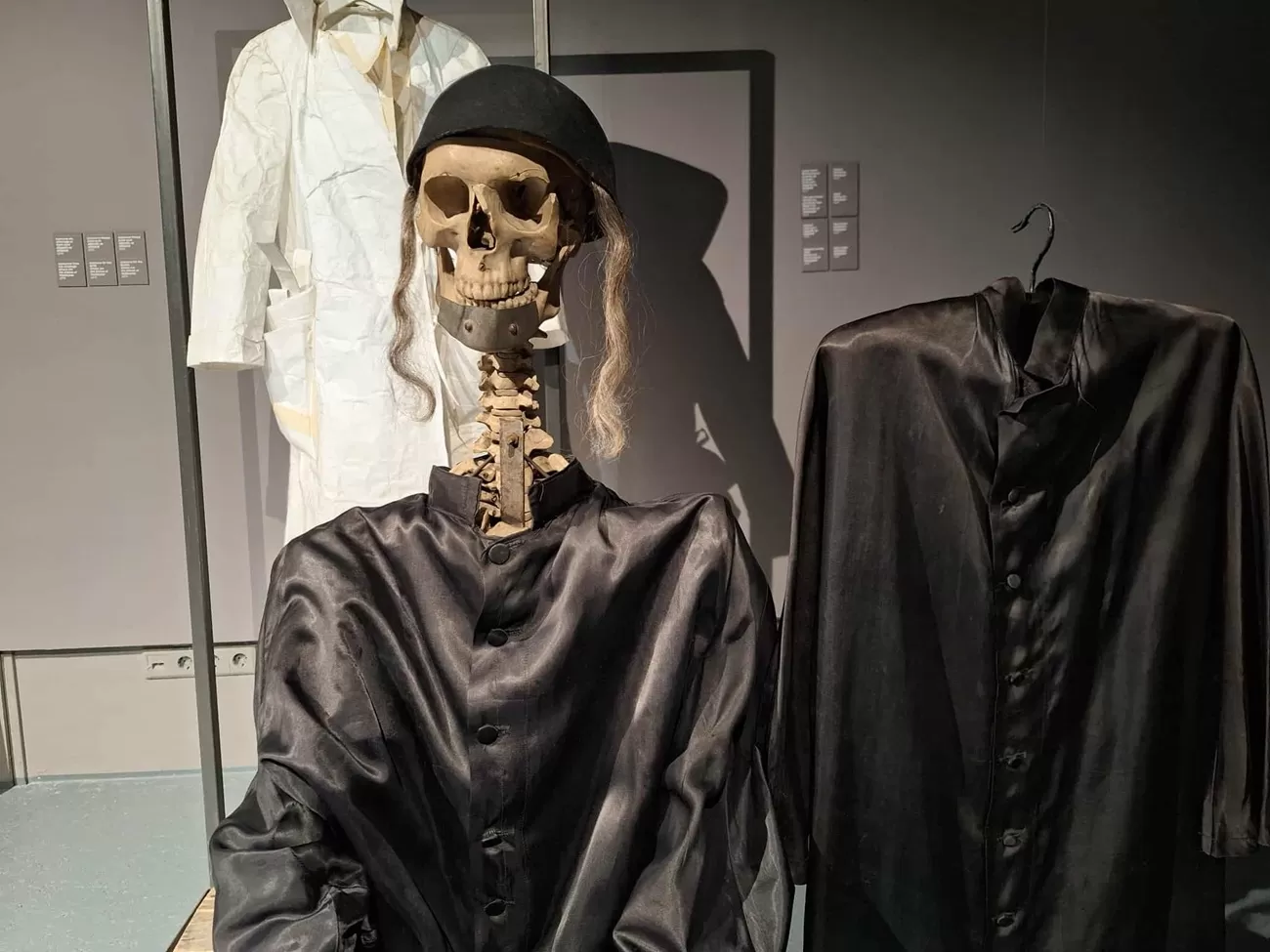 costum8, tadeusz kantor, mnac, curatorial