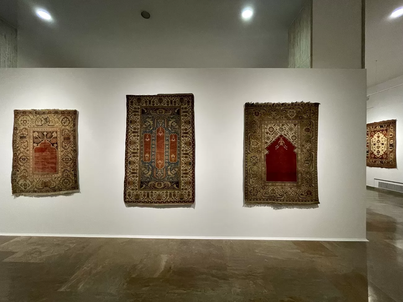 covoare zburătoare 4, mnar, curatorial