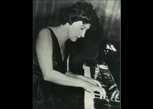 silvia serbescu, la pian