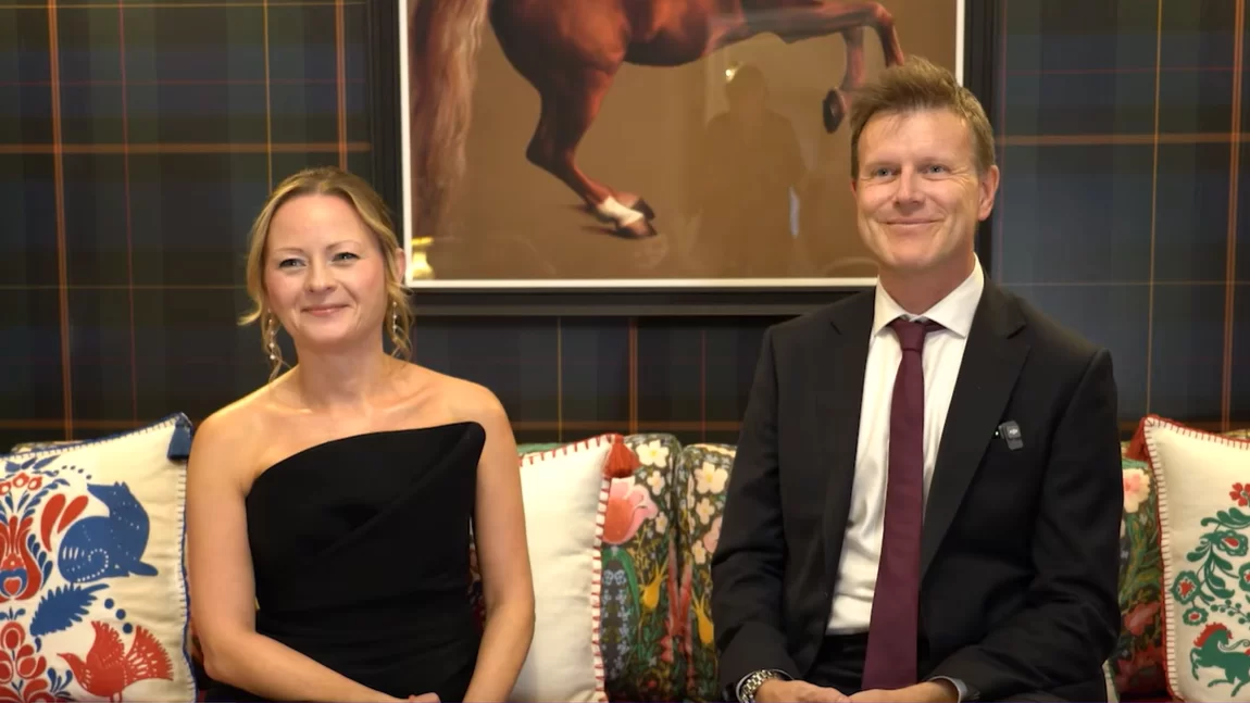ambasadorul regatului unit al marii britanii, giles portman, și soția lui, lucie portman