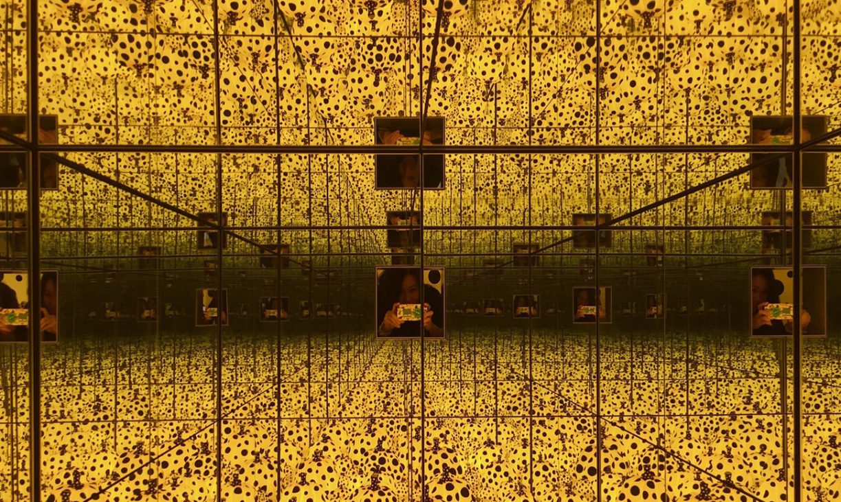 camerele cu oglinzi infinite yayoi kusama