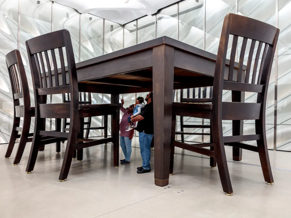 robert therrien, under the table, 1994, foto joshua white