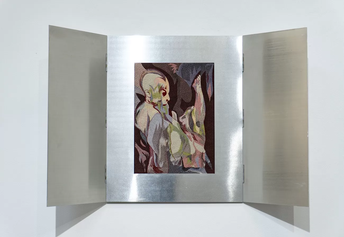 cristina chirila, cutia, relicvar afectiv desimbodiment, broderie textila, cutie din aluminiu, 60 x 97 cm, 2025