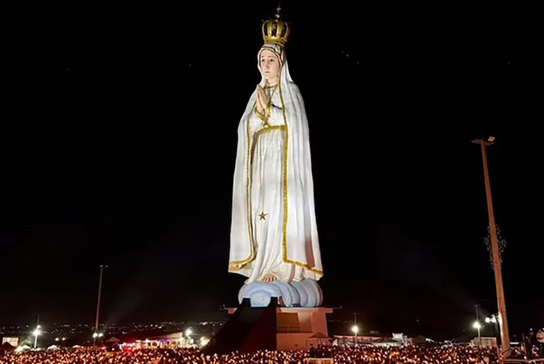 statuie fecioara maria, 2025, brazilia