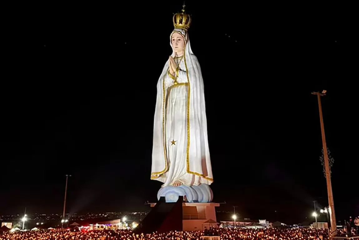 statuie fecioara maria, 2025, brazilia