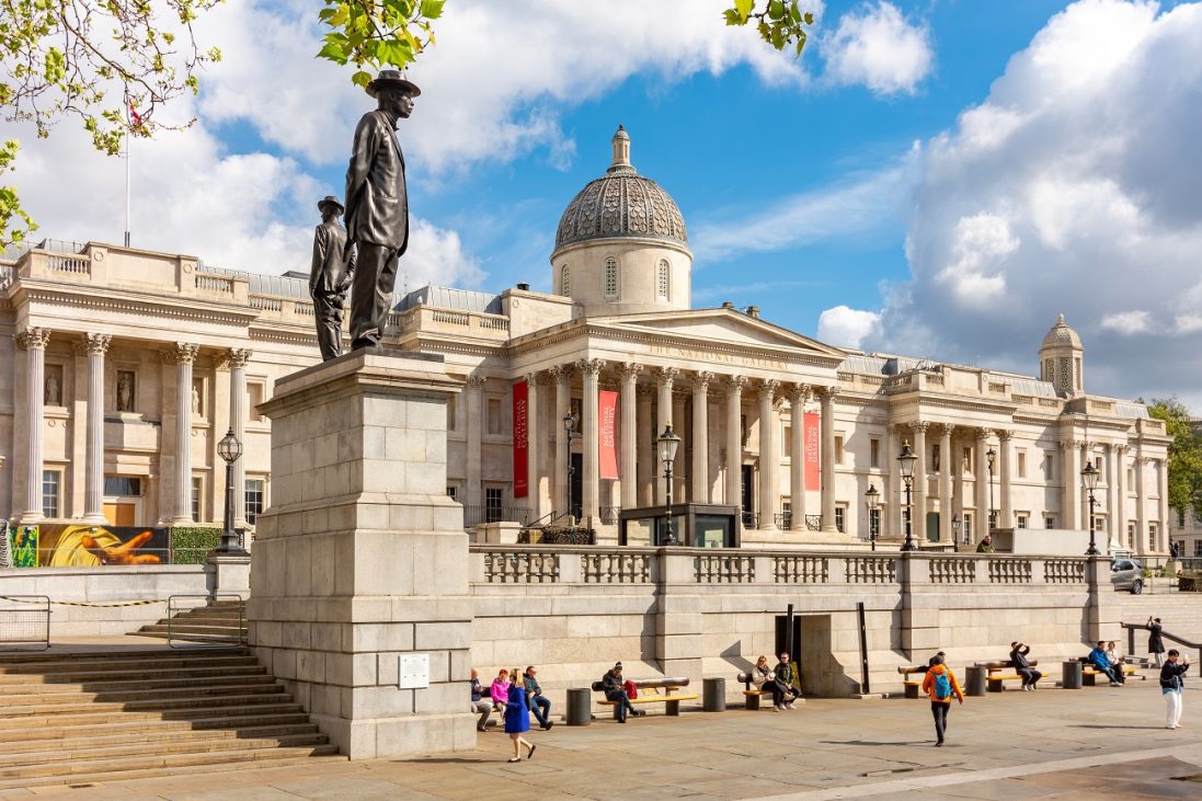 london,,uk, ,29,april,2024:,fountain,on,trafalgar,square