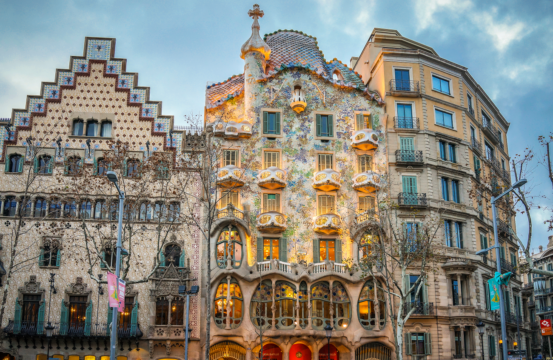 casa batllo, barcelona, shutterstock, curatorial