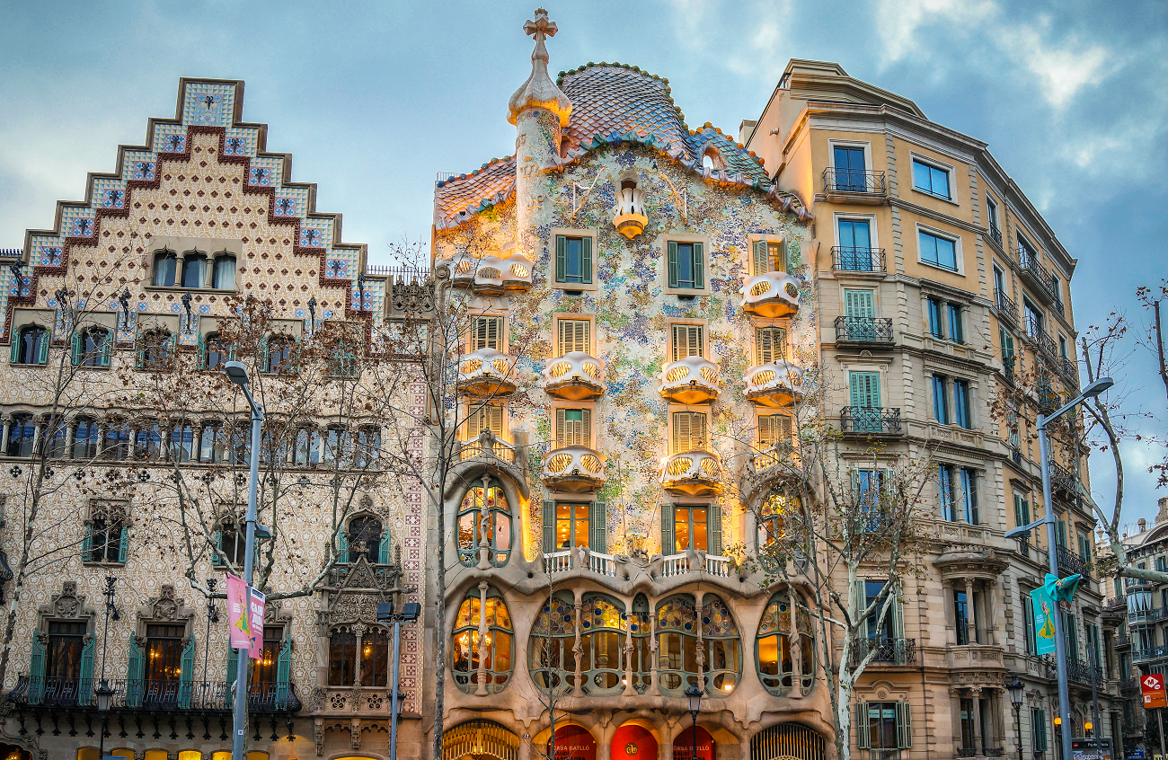 casa batllo, barcelona, shutterstock, curatorial