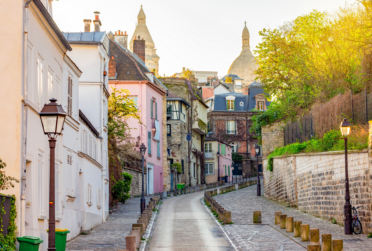 montmartre, paris, shutterstock, curatorial