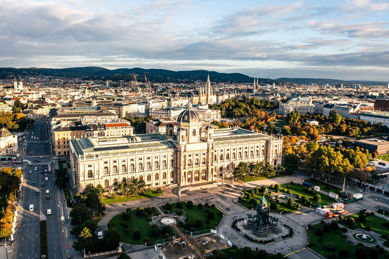 viena, shutterstock, curatorial