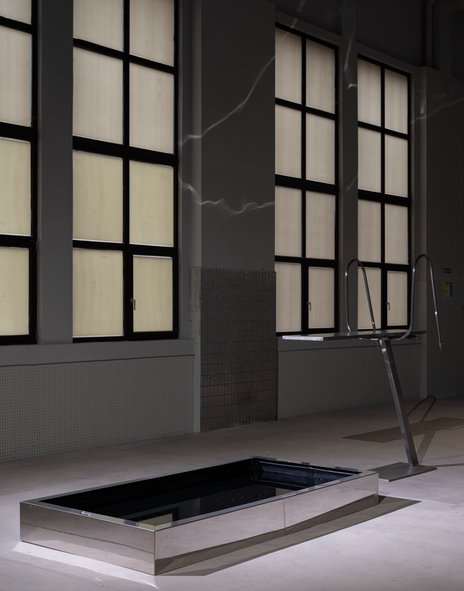 lucrare in expozitia peelings, scanteia+, foto dani ghercă