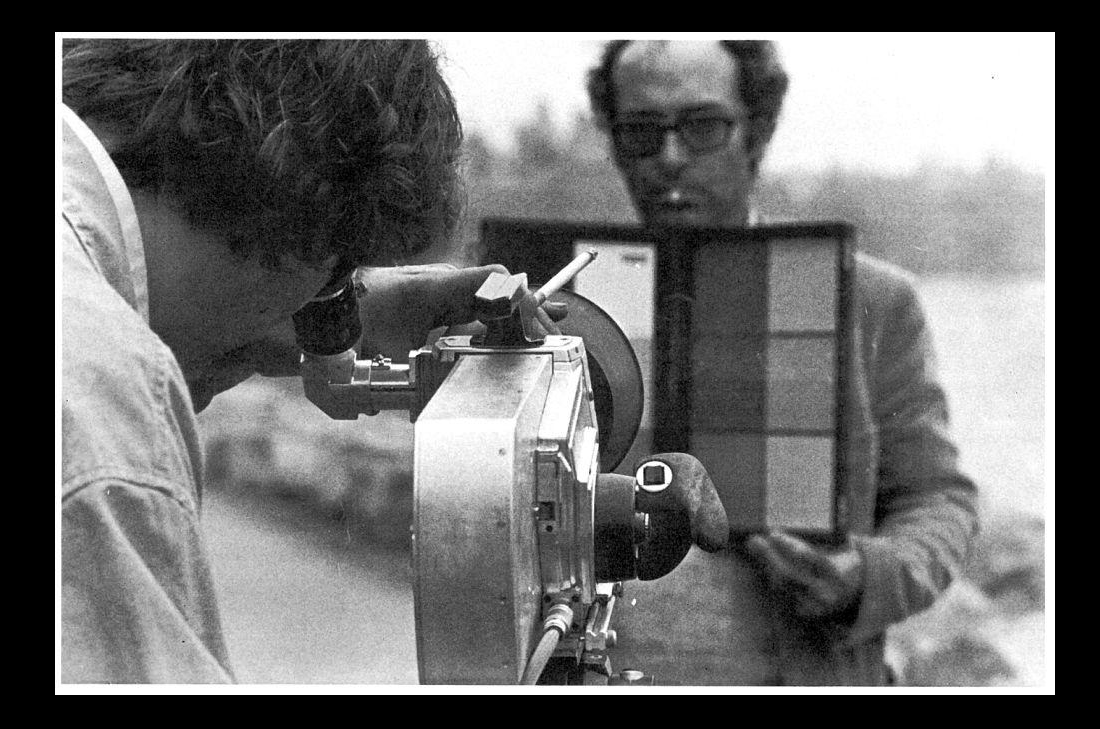 anne marie miéville, sin título [willy lubtchansky y jean luc godard probando el prototipo de la aäton 8 35], 1979