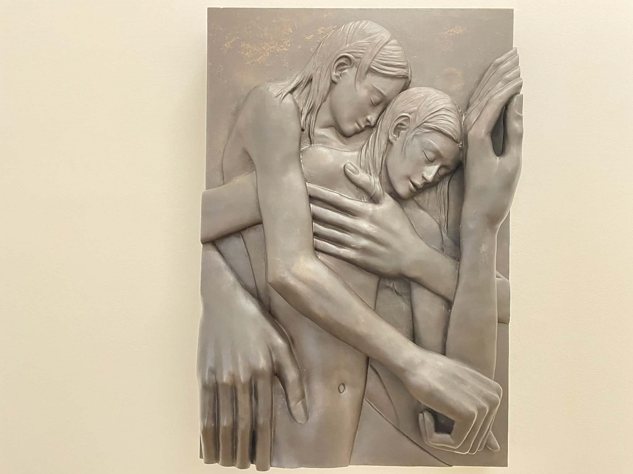 fără titlu, bronz, 2025, anne imhof, serralves, curatorial