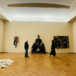 lucrări de joan miro 1973 și robert morris 1969, fundacao de serralves, curatorial