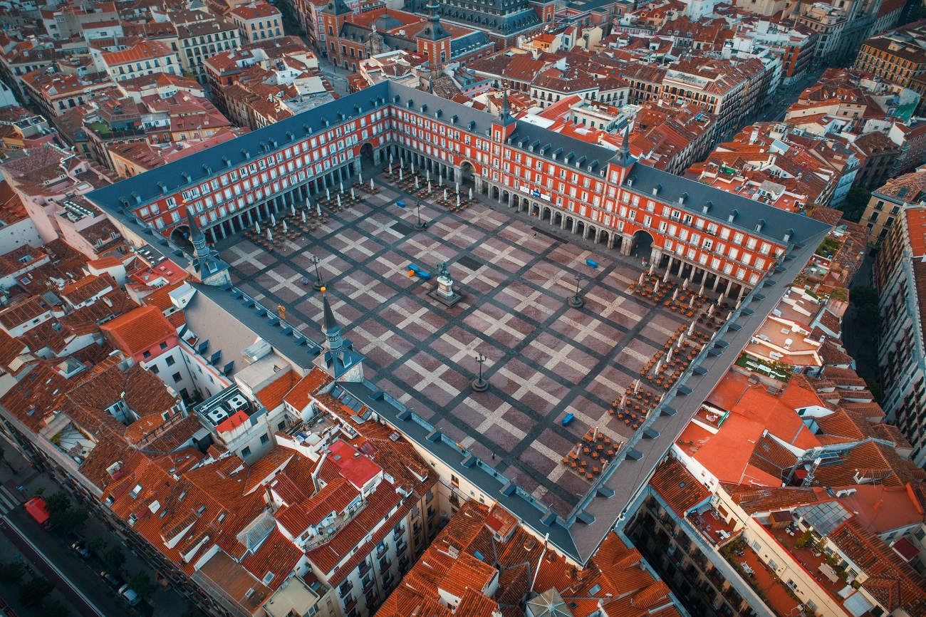 madrid,plaza,mayor,aerial,view,with,historical,buildings,in,spain.