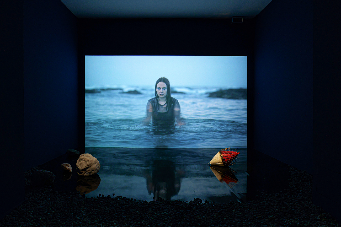 anca benera & arnold estefan how to mend a broken sea, foto (c) the artists