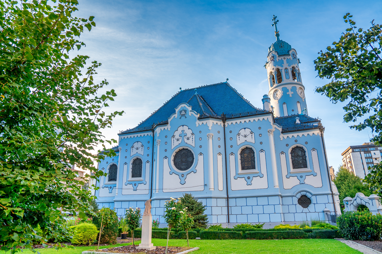 biserica albastra, bratislava, shutterstock, curatorial