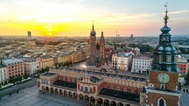 cracovia 1, shutterstock, curatorial