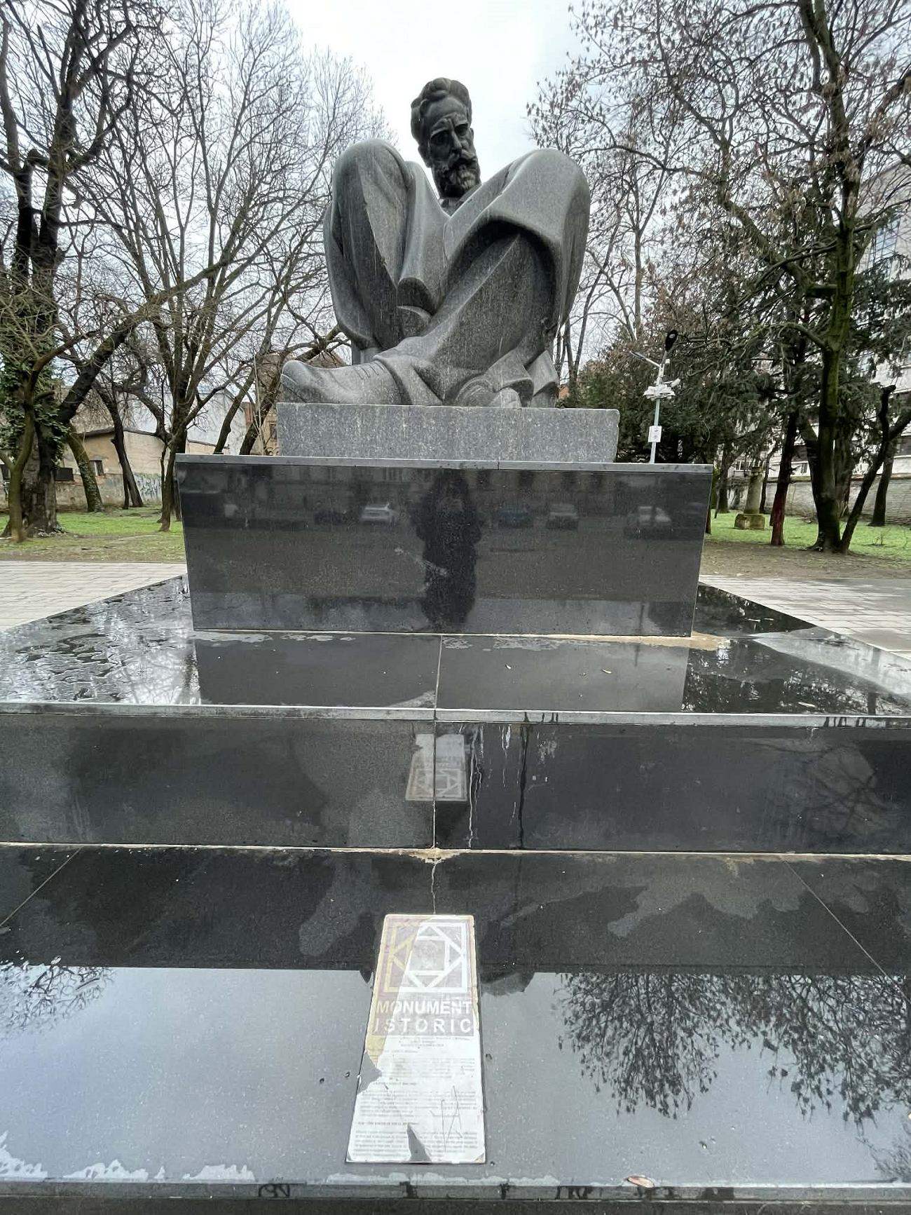 ion i.c. brătianu 2, curatorial