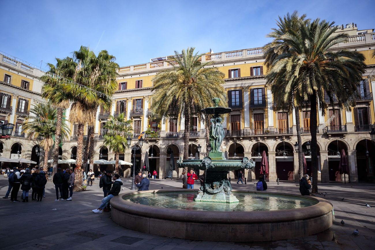 barcelona, cartierul gotic, shutterstock, curatorial