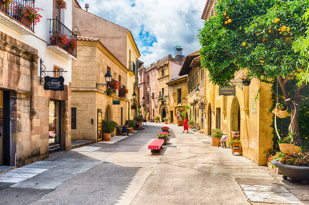 barcelona, poble espanyol, shutterstock, curatorial