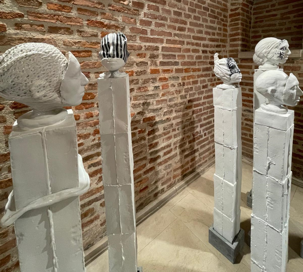 daniela fainis, lucrari din ciclul dantesca detaliu, salonul artelor decorative 2026, curatorial