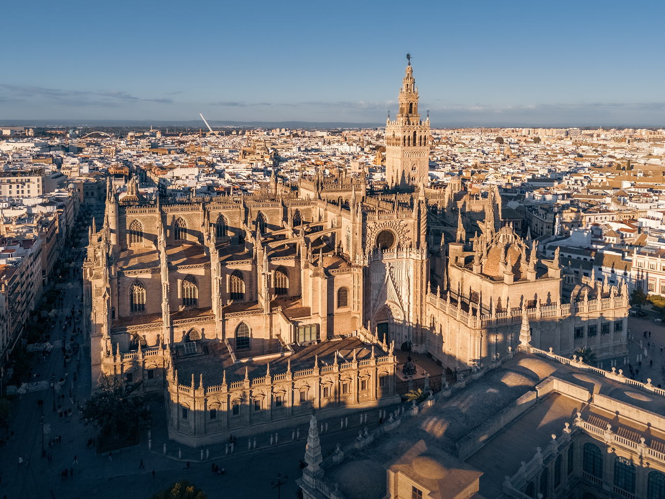 catedrala sevilla, shutterstock, curatorial