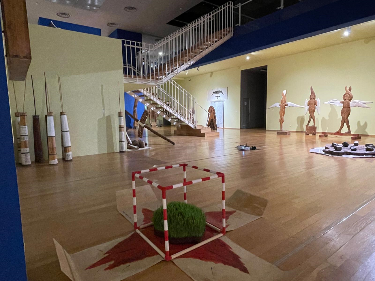 cruci îndoite. o retrospectivă victoria și marian zidaru 3, curatorial