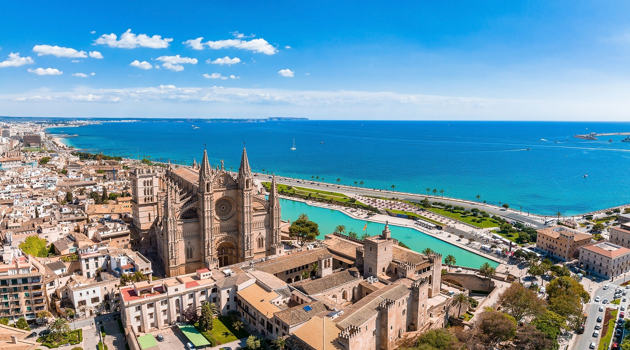palma de mallorca la seu, shutterstock, curatorial
