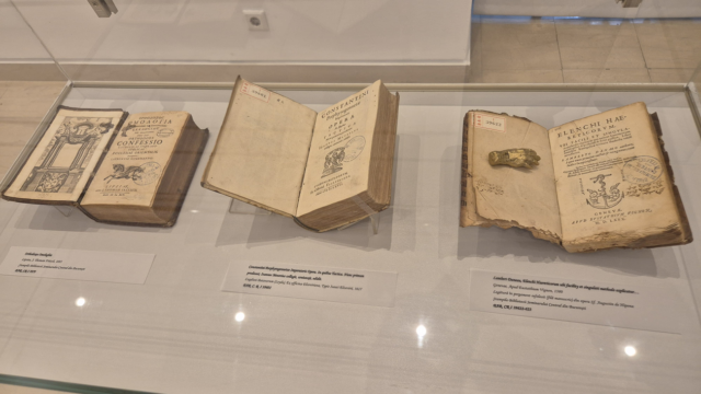 carte veche, biblioteca academiei