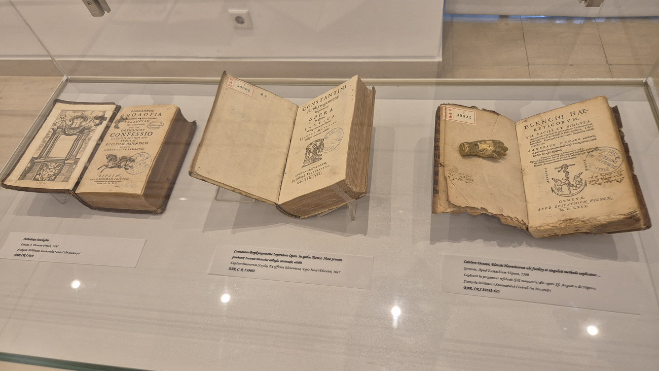 carte veche, biblioteca academiei