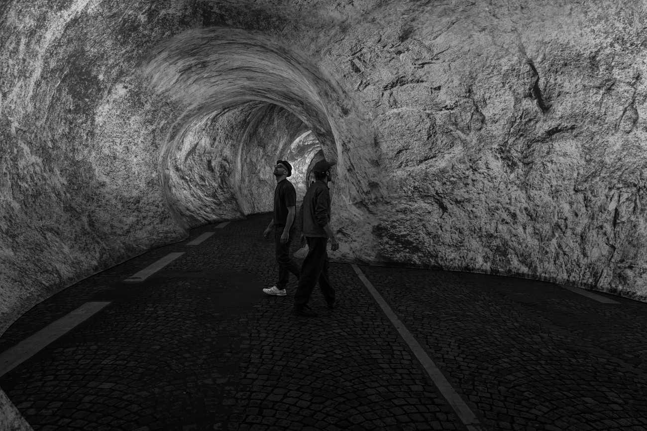 jr și thomas bangalter în la caverne du pont neuf, credit tara jay bangalter