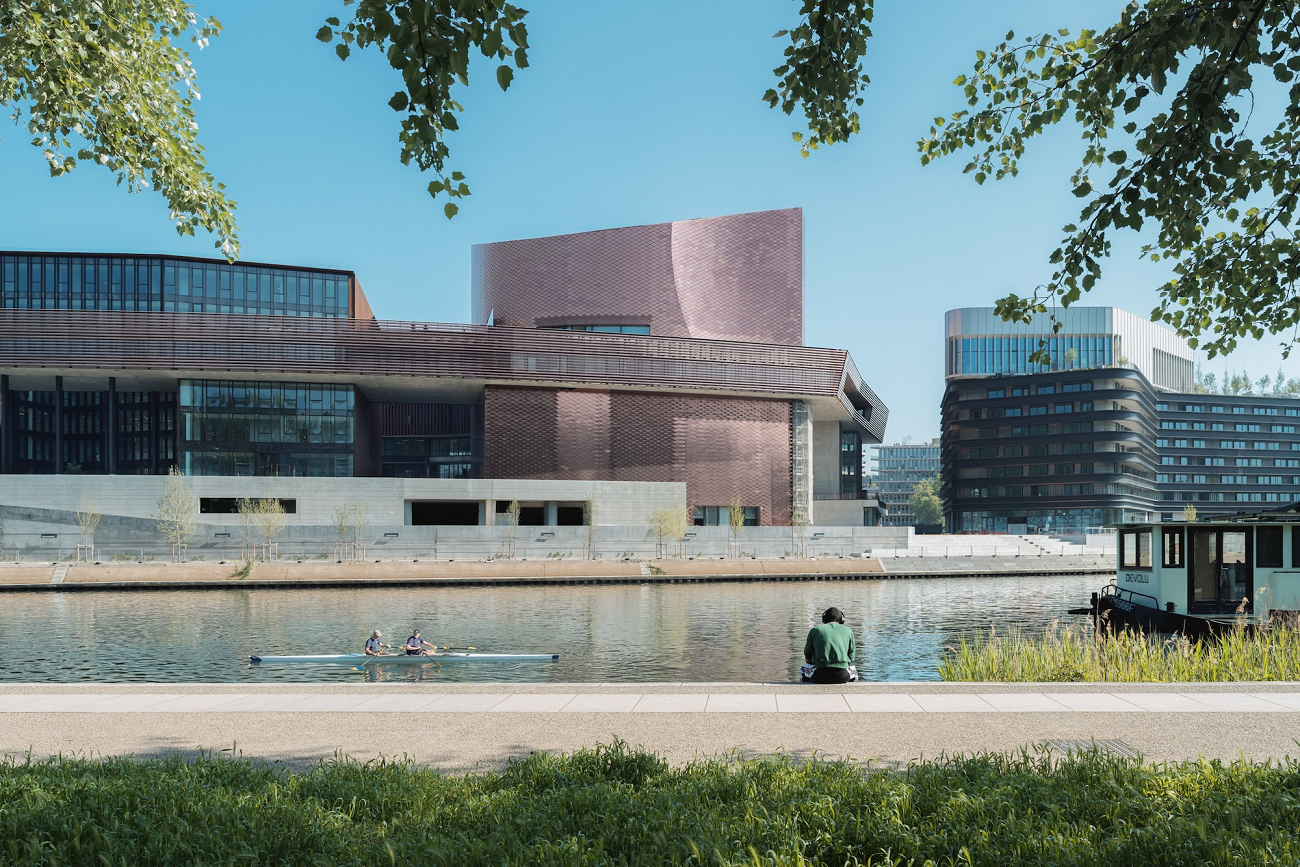 le large – centre d’art de la pointe des arts – Île seguin, paris