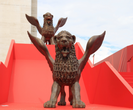 la biennale, leul de aur, veneția, shutterstock, curatorial