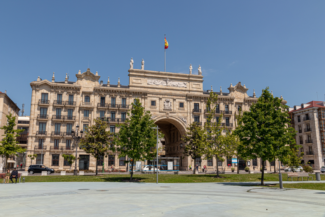 faro santander, pereda, shutterstock, curatorial