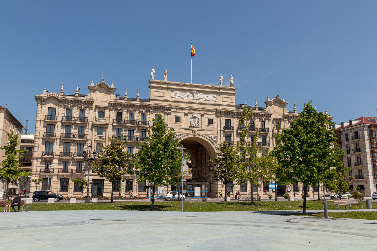faro santander, pereda, shutterstock, curatorial