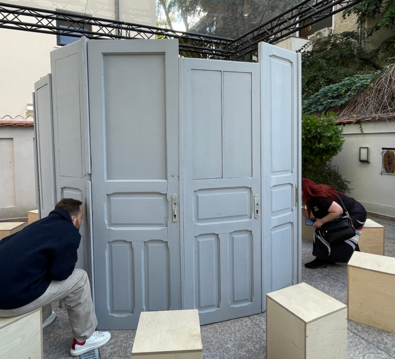 alex galmeanu, and portraits, instalatie, curatorial 1