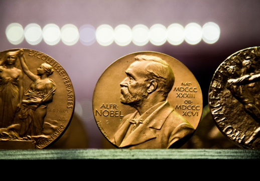 medalie nobel, shutterstock, curatorial