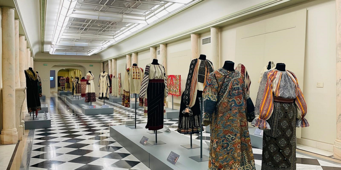 Piese donate Muzeului Textilelor de The Met – Patrimoniu textil românesc, în dialog cu tradiții din întreaga lume/ galerie foto
