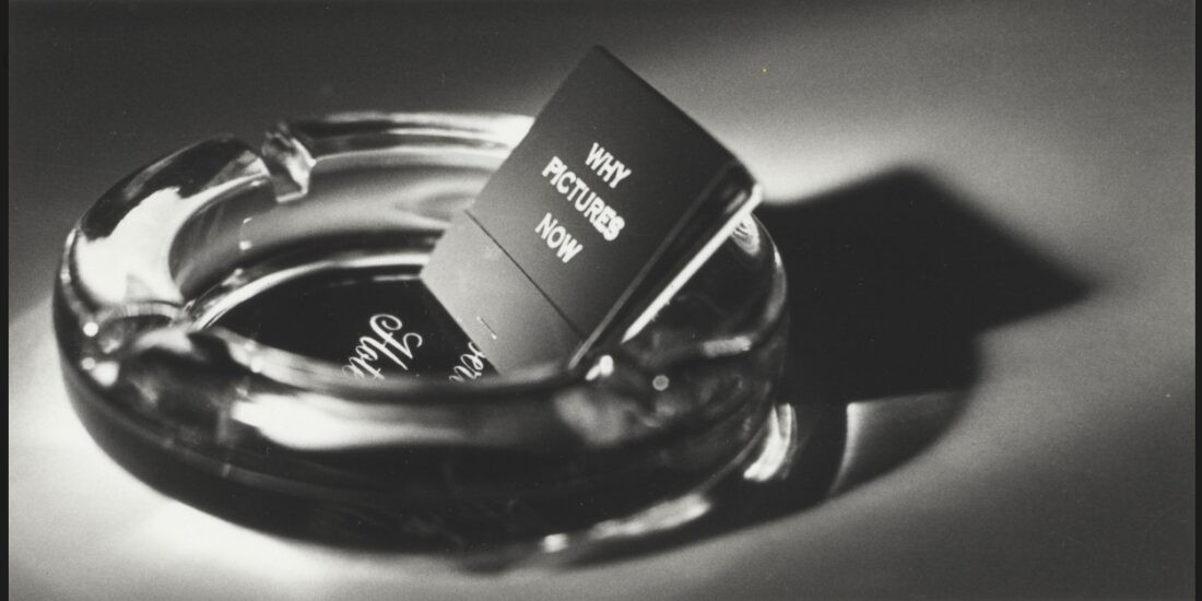 Louise Lawler, figură centrală a Pictures Generation, chestionează condițiile de prezentare a artei