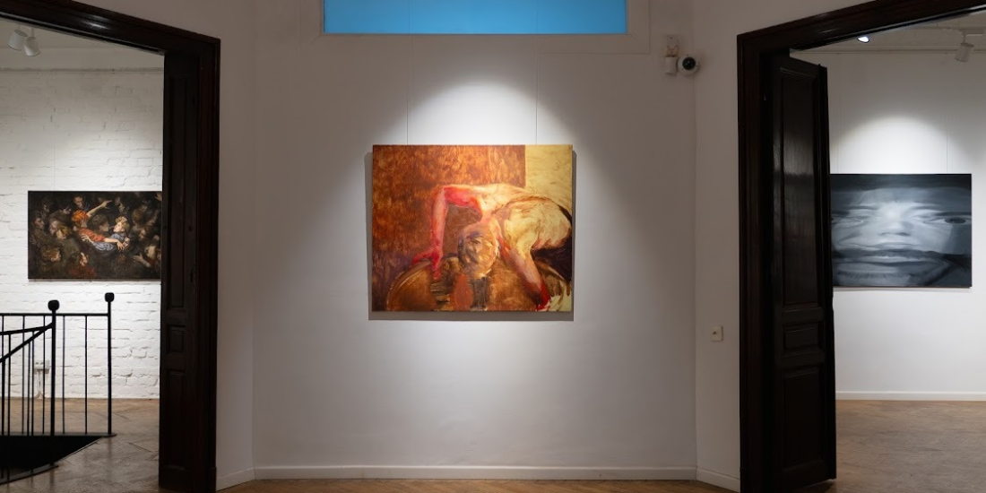Curator: Investiția în artiști emergenți presupune un grad mai mare de asumare, dar contribuie direct la viitorul pieței de artă