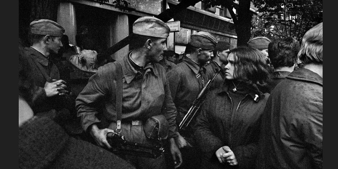 Invazia sovietică de la Praga, imortalizată de Josef Koudelka
