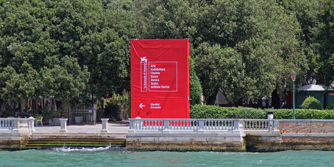 Bienala de la Veneția – Solicitări de demisii și finanțarea de la UE, în pericol