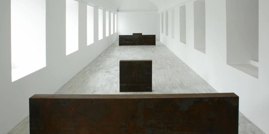 Dispariția uimitoare a unei sculpturi de 38 de tone de Richard Serra